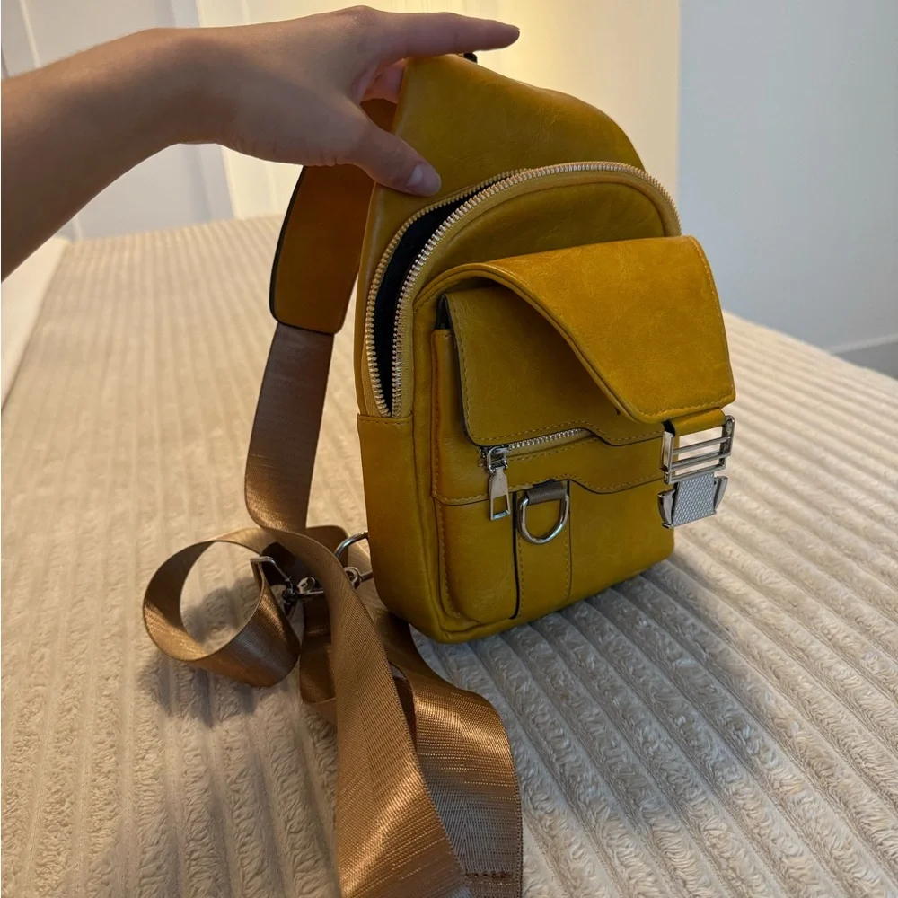 Sling Bag Yellow, great texture clean and NEW CONDITION